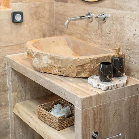 Irena Stone Kefalonia * 劳德哈塔